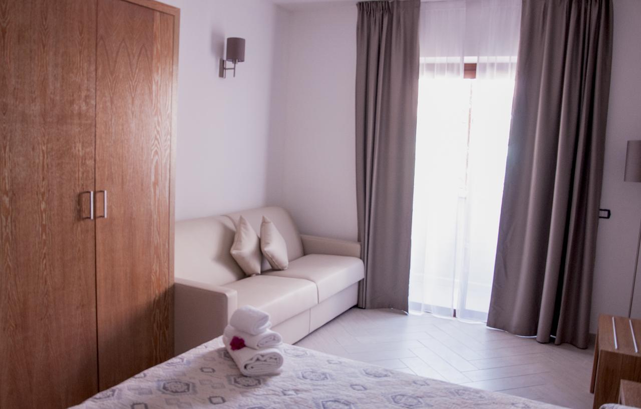 Hotel Maria Golfo Aranci Exterior photo