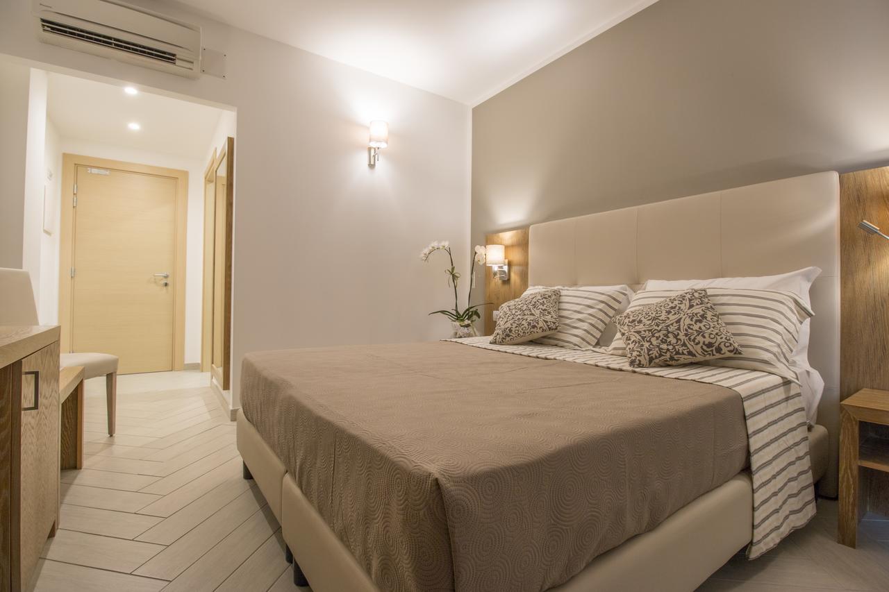 Hotel Maria Golfo Aranci Exterior photo