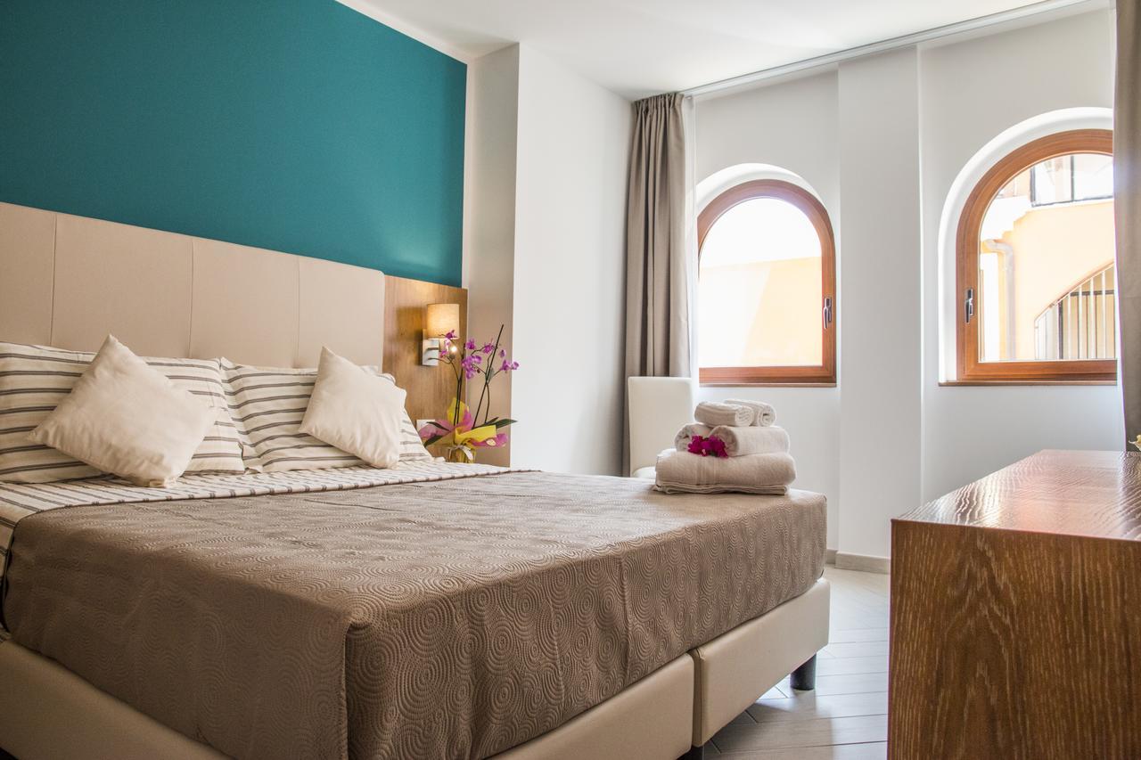 Hotel Maria Golfo Aranci Exterior photo